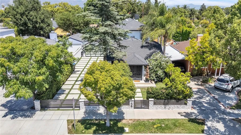 Burbank, California 91506, United States, 4 Bedrooms Bedrooms, ,5 BathroomsBathrooms,Residential,Active,183372