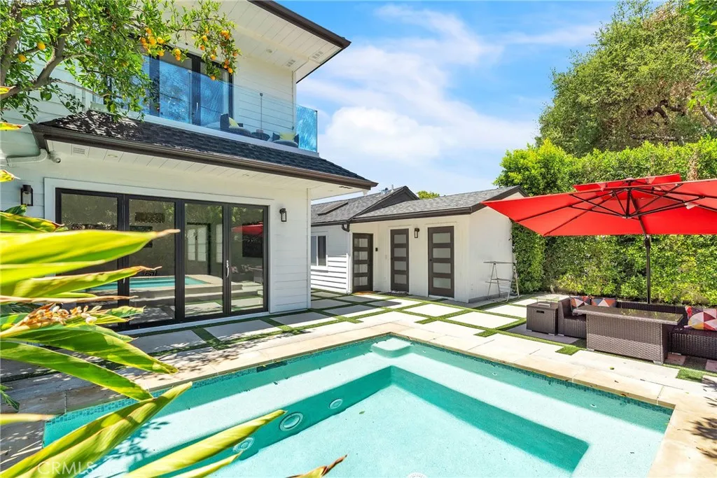 Burbank, California 91506, United States, 4 Bedrooms Bedrooms, ,5 BathroomsBathrooms,Residential,Active,183372