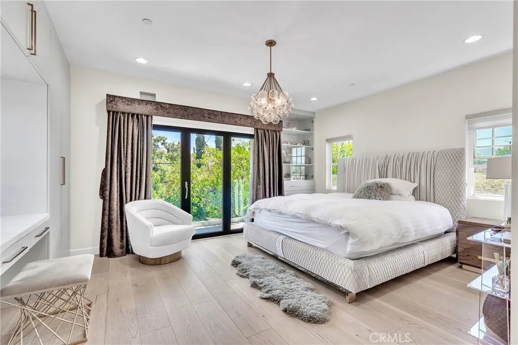 Burbank, California 91506, United States, 4 Bedrooms Bedrooms, ,5 BathroomsBathrooms,Residential,Active,183372