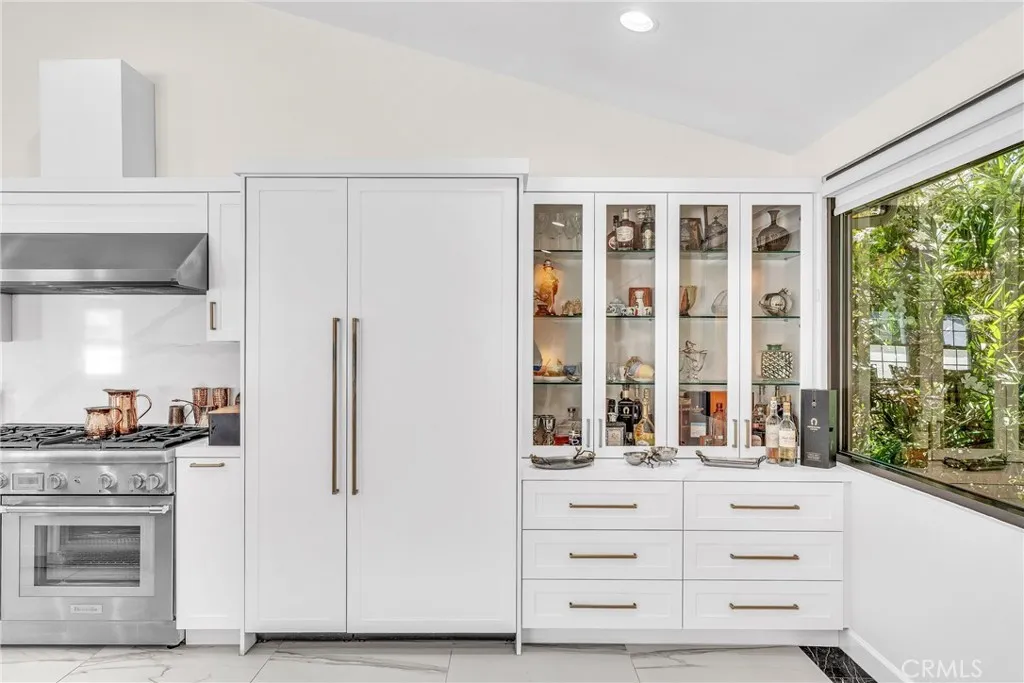 Burbank, California 91506, United States, 4 Bedrooms Bedrooms, ,5 BathroomsBathrooms,Residential,Active,183372