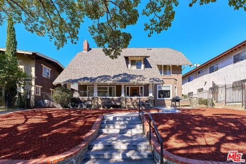 Photo of 1959 S La Salle Avenue, Los Angeles, CA 90018 (MLS # 25612757)