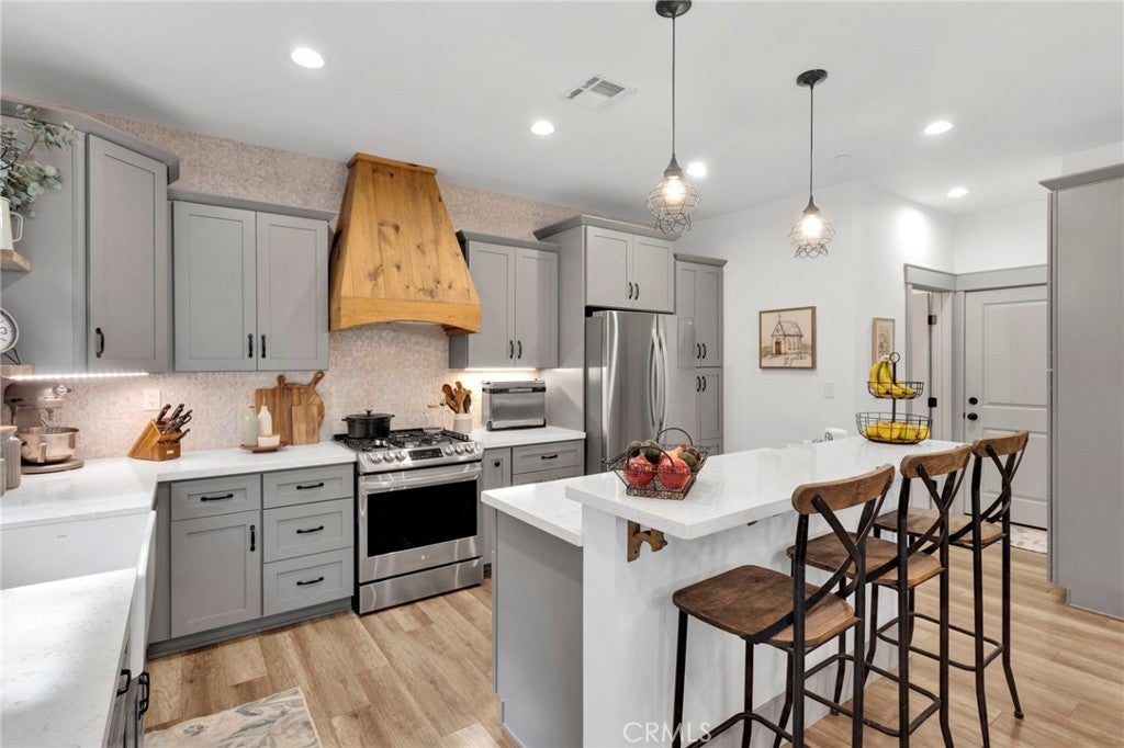 5213 E Canyon