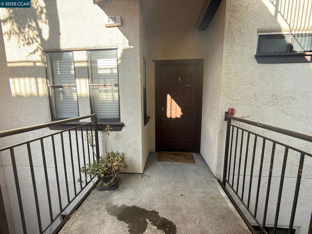 Close to Downtown. easy access to the freeway, Walking distance to Downtown move-in ready