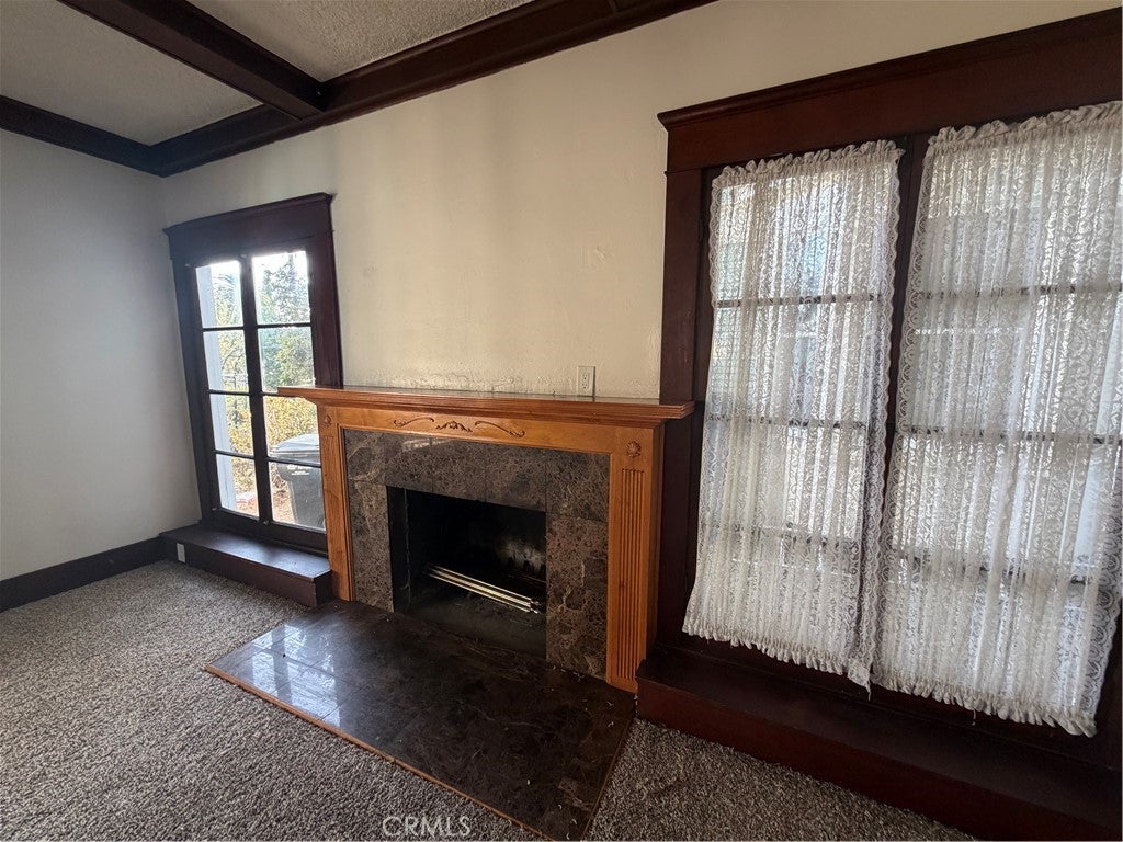 409 E Columbia