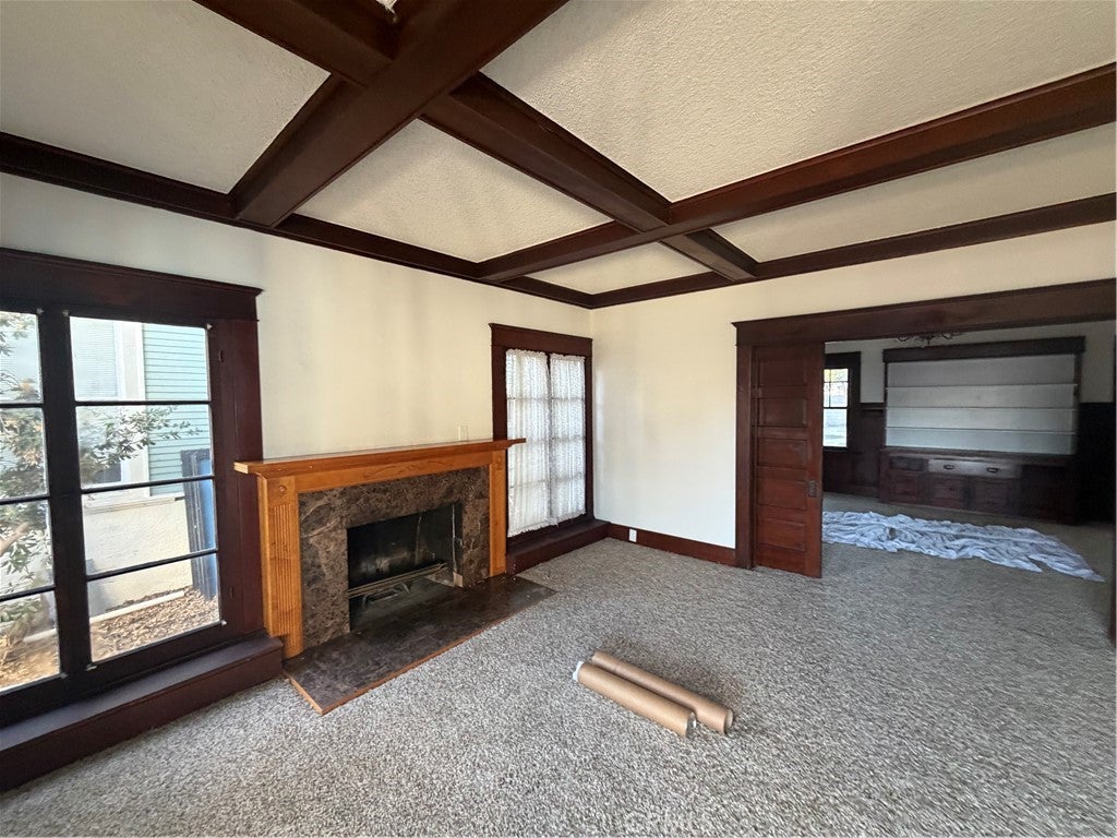 409 E Columbia