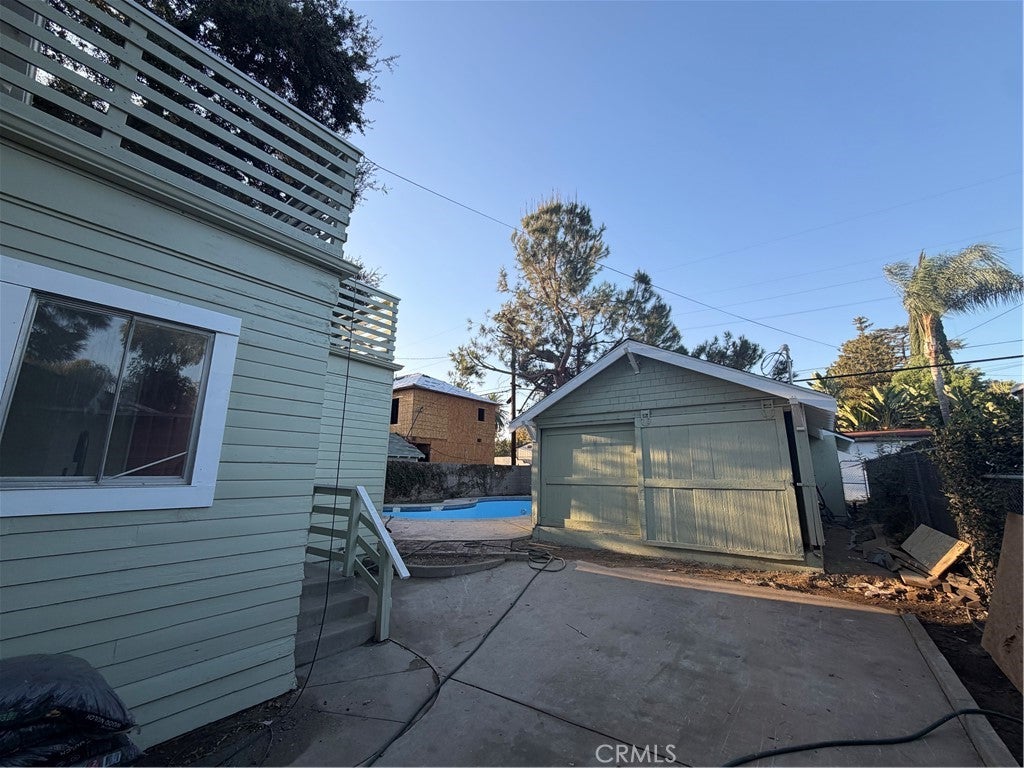 409 E Columbia