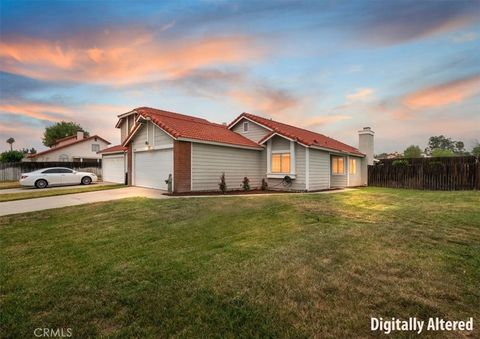 Photo of 27870 Fieldstone Drive, Highland, CA 92346 (MLS # IV26096374)