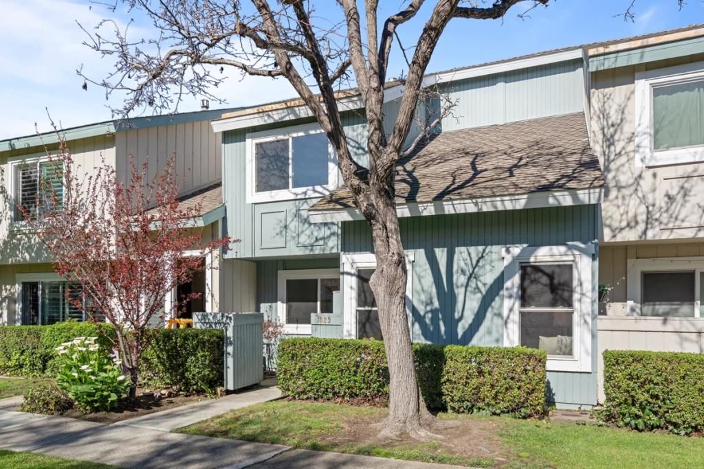 Photo of 1023 Lark Lane, Foster City, CA 94404 (MLS # ML82037069)