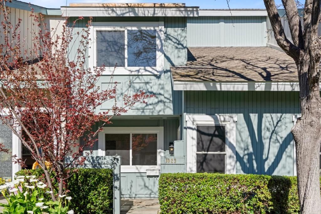 Photo of 1023 Lark Lane, Foster City, CA 94404 (MLS # ML82037069)