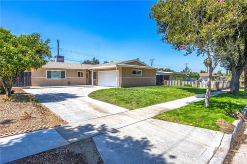 Photo of 634 E Pioneer Ave, Redlands, CA 92374 (MLS # IG26137752)