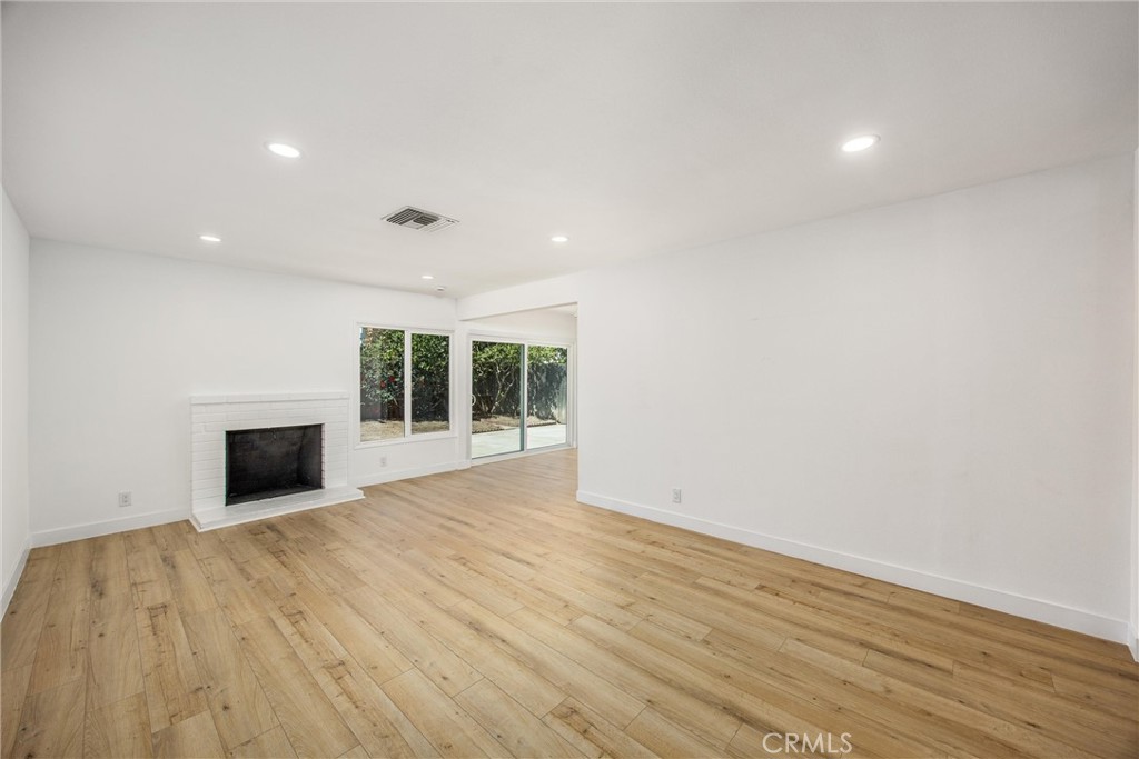 634 E Pioneer