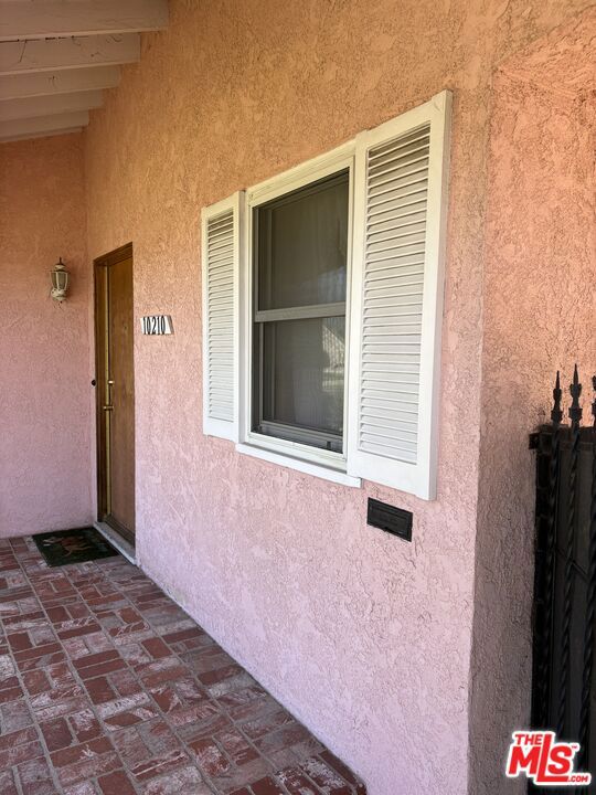 10210 S Manhattan Place