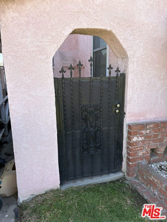 10210 S Manhattan Place