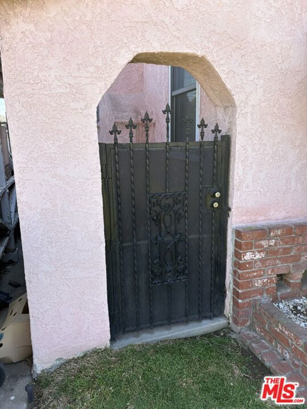 Photo of 10210 S Manhattan Place, Los Angeles, CA 90047 (MLS # 26652295)