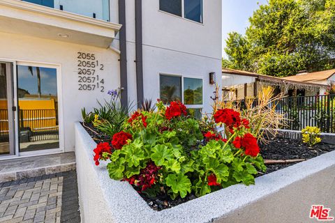 Photo of 2057 1/2 S Garth Avenue, Los Angeles, CA 90034 (MLS # 25627047)