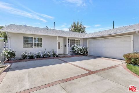 Photo of 6421 Franrivers Avenue, West Hills, CA 91307 (MLS # 26841027)