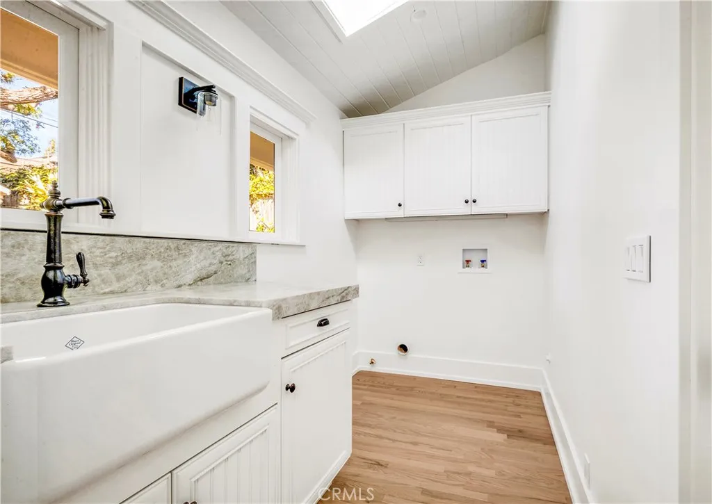 Laguna Beach, California 92651, United States, 4 Bedrooms Bedrooms, ,4 BathroomsBathrooms,Residential,Active,145860