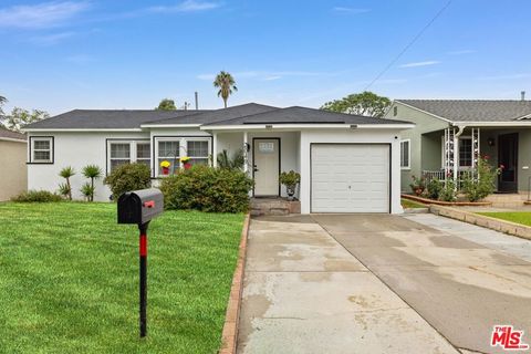 Photo of 2049 N Screenland Drive, Burbank, CA 91505 (MLS # 25599547)