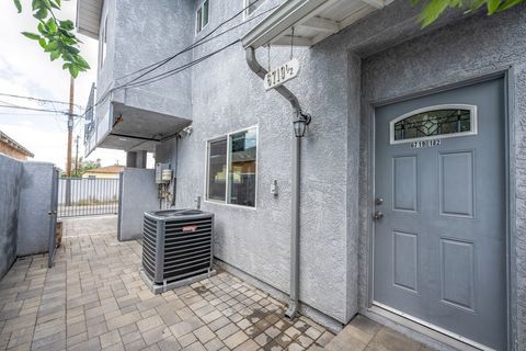 Photo of 6719 Vineland Ave, North Hollywood, CA 91606 (MLS # SR26070326)