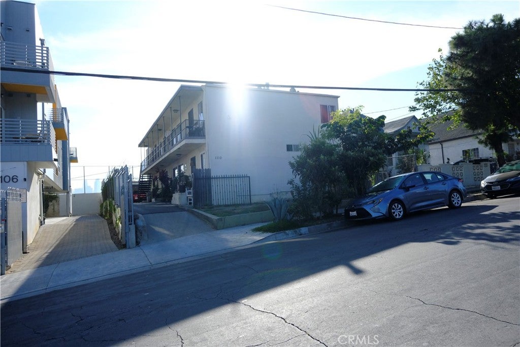 1110 S Kenmore