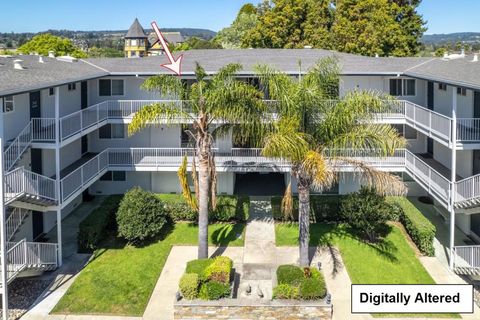 Photo of 328 Main Street #13, Santa Cruz, CA 95060 (MLS # ML82040189)