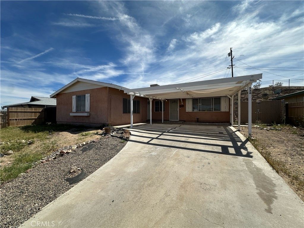 Photo of 530 Kelly Dr, Barstow, CA 92311 (MLS # HD26064145)