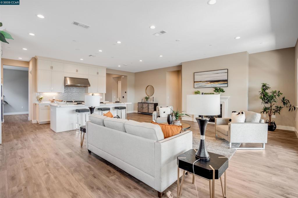 REGENCY - Residential