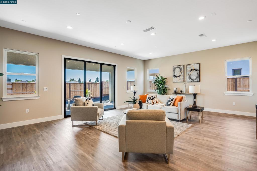 REGENCY - Residential