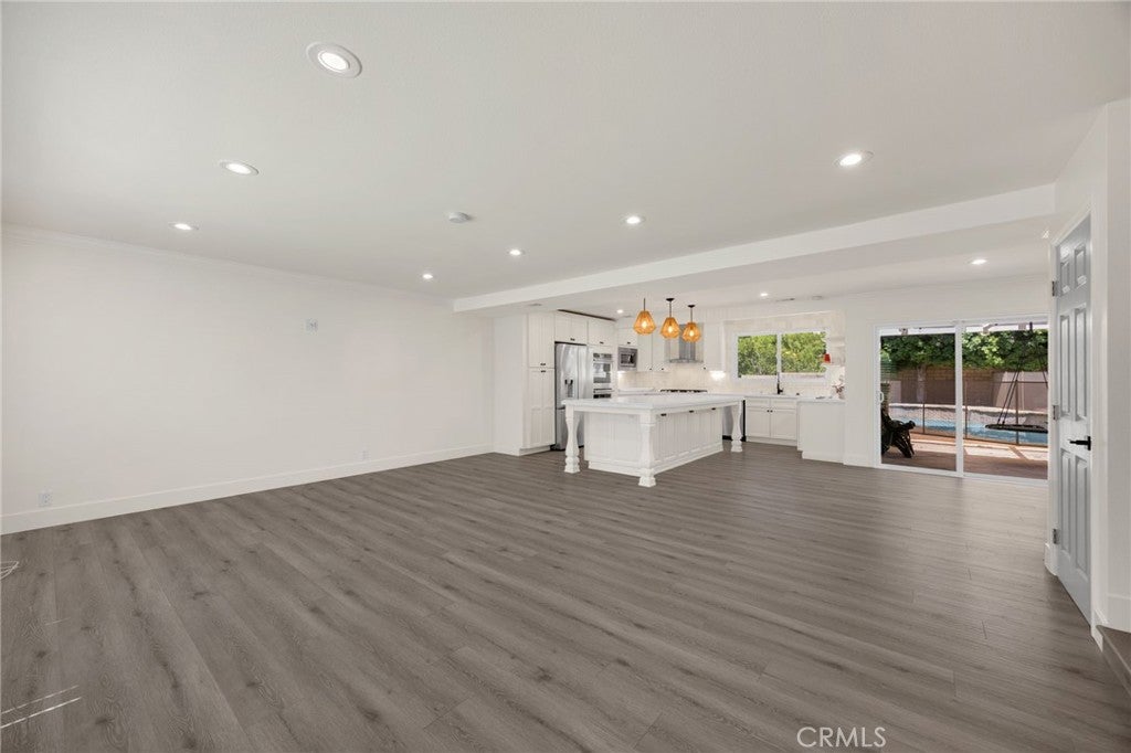1025 Woodcrest