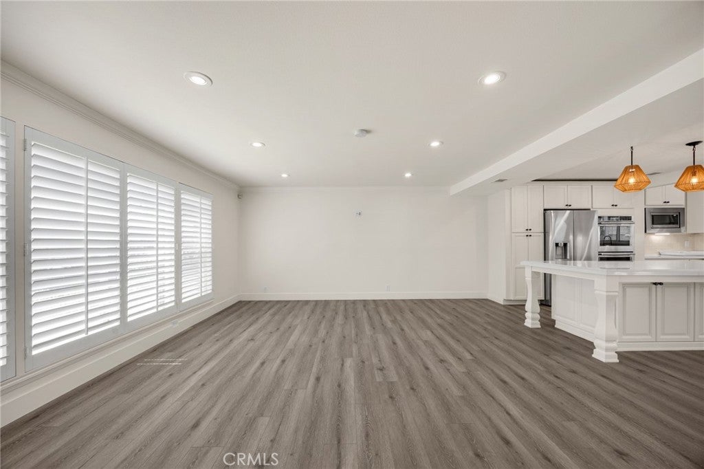 1025 Woodcrest