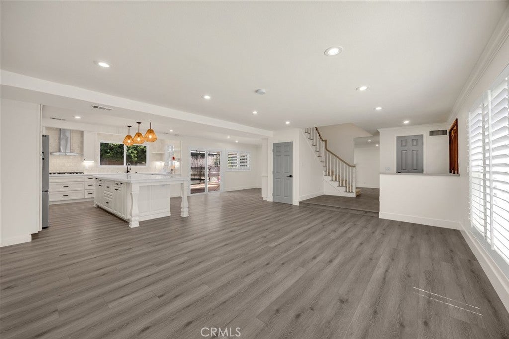1025 Woodcrest