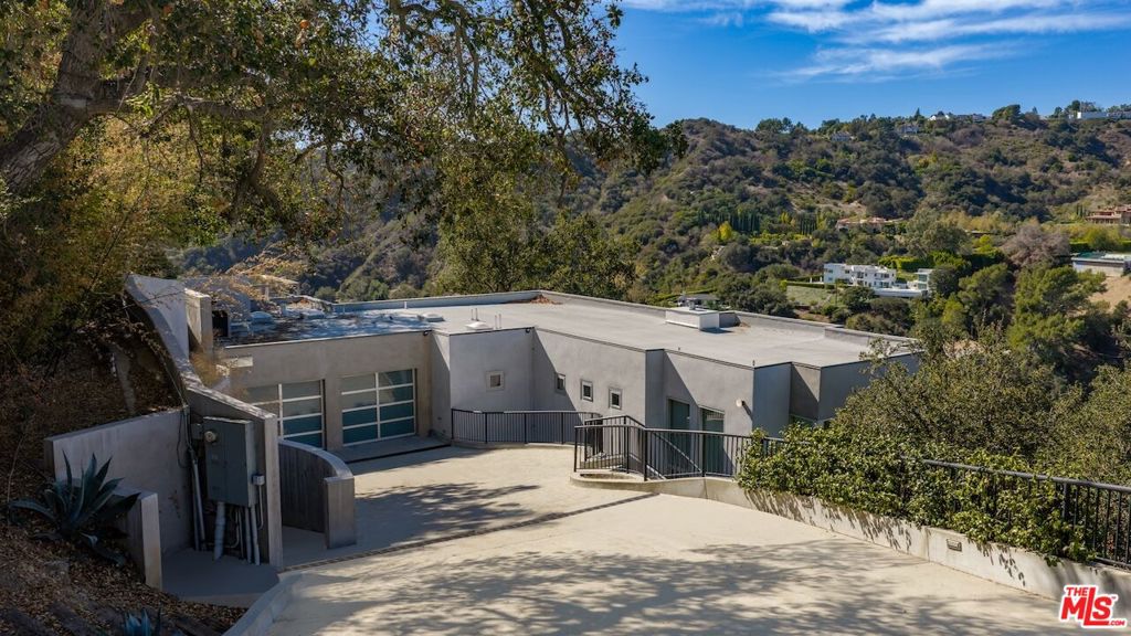 9716 Oak Pass Road