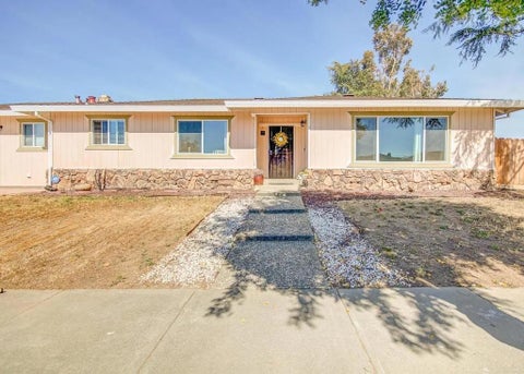 Photo of 1651 CLEARVIEW Drive, Hollister, CA 95023 (MLS # ML82050266)