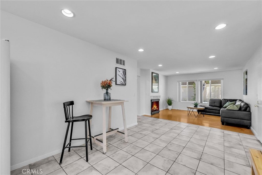 2142 W Liverpool Lane