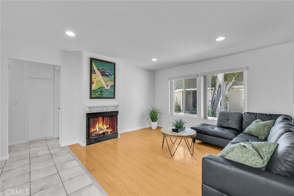 2142 W Liverpool Lane