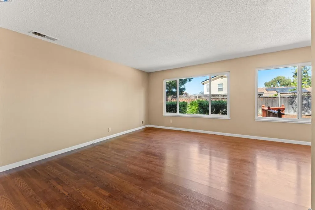 Livermore, California 94551, United States, 3 Bedrooms Bedrooms, ,2 BathroomsBathrooms,Residential,Active,103647