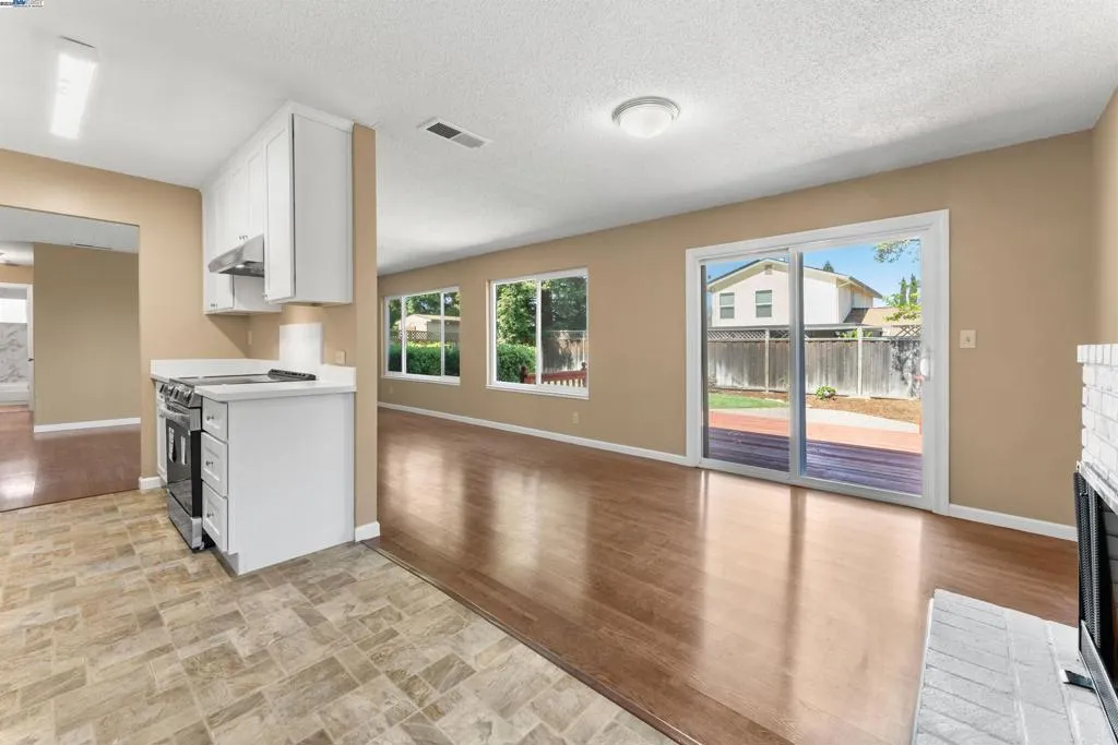 Livermore, California 94551, United States, 3 Bedrooms Bedrooms, ,2 BathroomsBathrooms,Residential,Active,103647