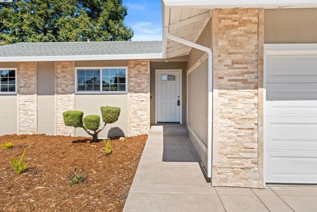 Livermore, California 94551, United States, 3 Bedrooms Bedrooms, ,2 BathroomsBathrooms,Residential,Active,103647