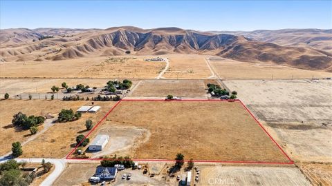 Tiny photo for 485 S 8 th Street, Shandon, CA 93461 (MLS # SC25224531)