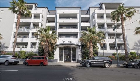 Photo of 838 Pine Ave Ave #102, Long Beach, CA 90813 (MLS # DW26059020)