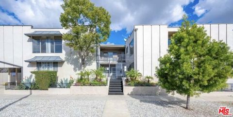 Photo of 8635 Cashio Street #7, Los Angeles, CA 90035 (MLS # 25619377)