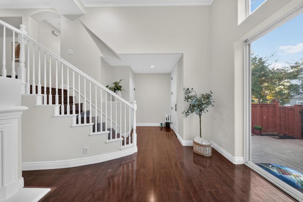 318 Vista Roma Way