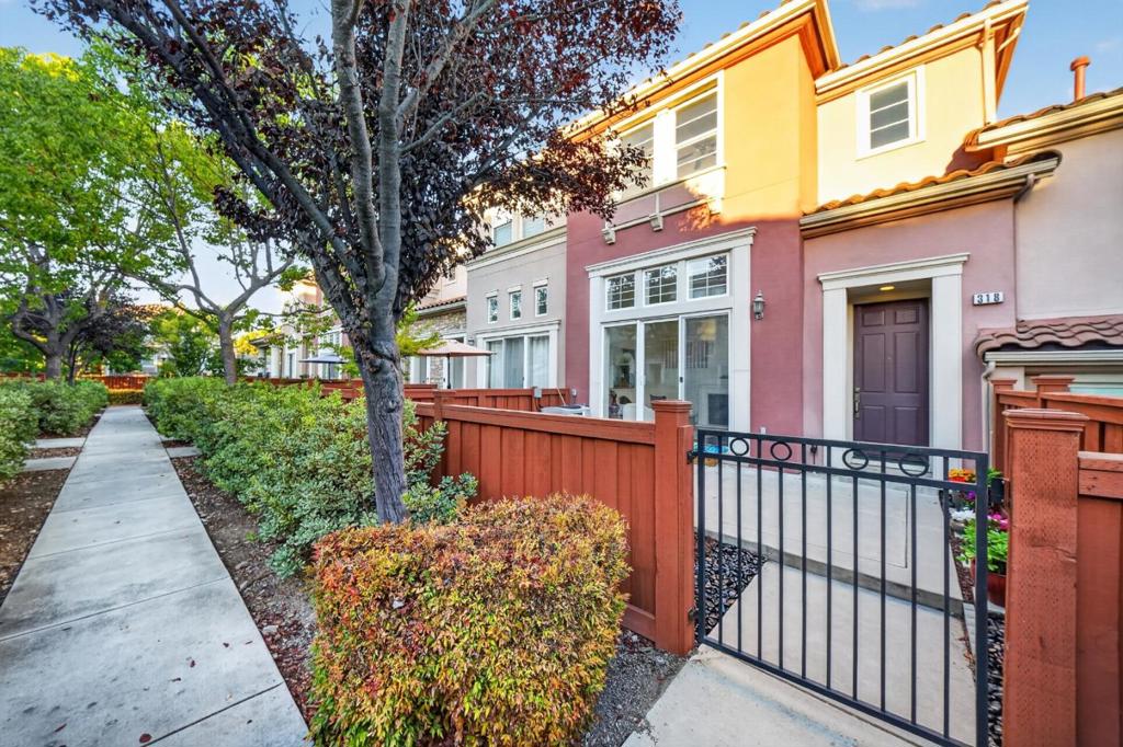318 Vista Roma Way