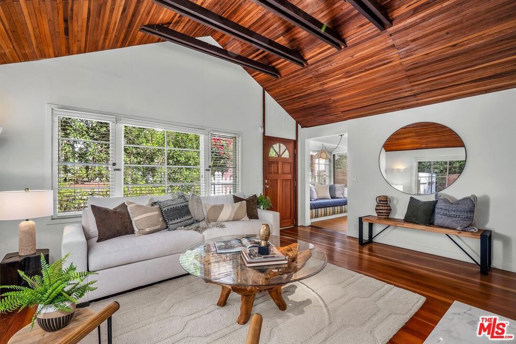 Photo of 10546 Selkirk Lane, Los Angeles, CA 90077 (MLS # 25592009)