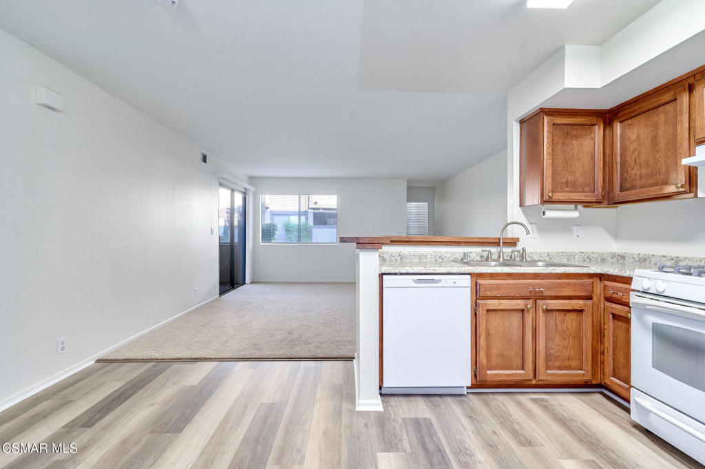 Regal Park Condos-294 - 1002472 - Residential Lease