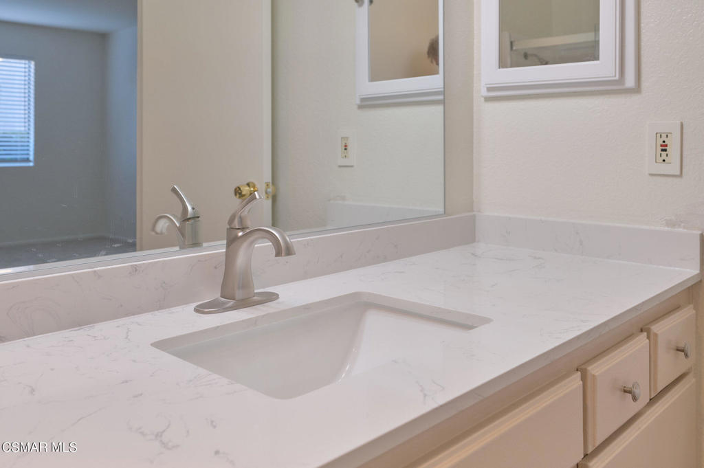 Regal Park Condos-294 - 1002472 - Residential Lease