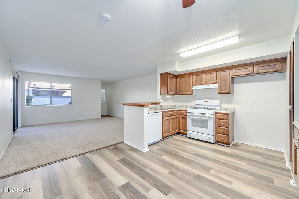 Regal Park Condos-294 - 1002472 - Residential Lease