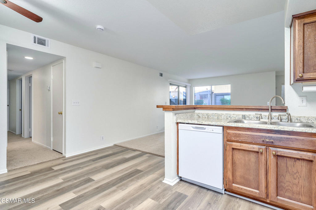 Regal Park Condos-294 - 1002472 - Residential Lease