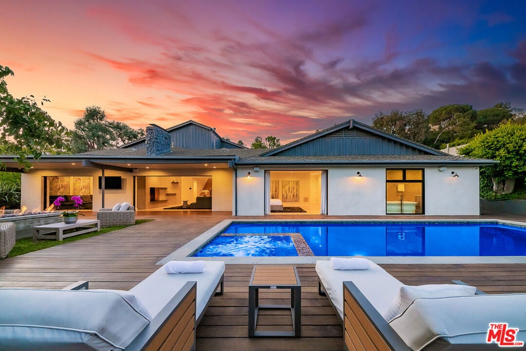 Photo of 9038 MEREDITH Place, Beverly Hills, CA 90210 (MLS # 26102749)