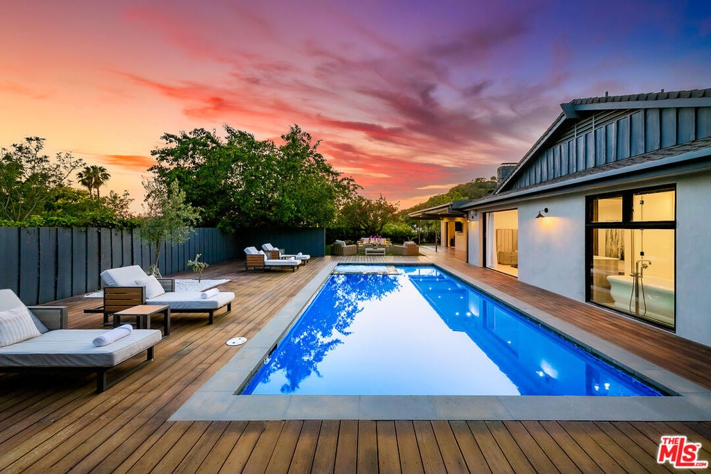 Photo of 9038 MEREDITH Place, Beverly Hills, CA 90210 (MLS # 26102749)